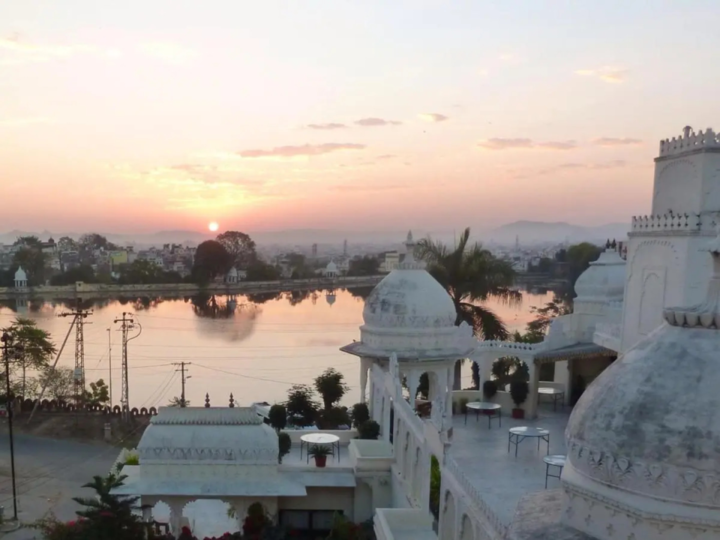 Swaroop Vilas - Lake Facing Boutique Hotel