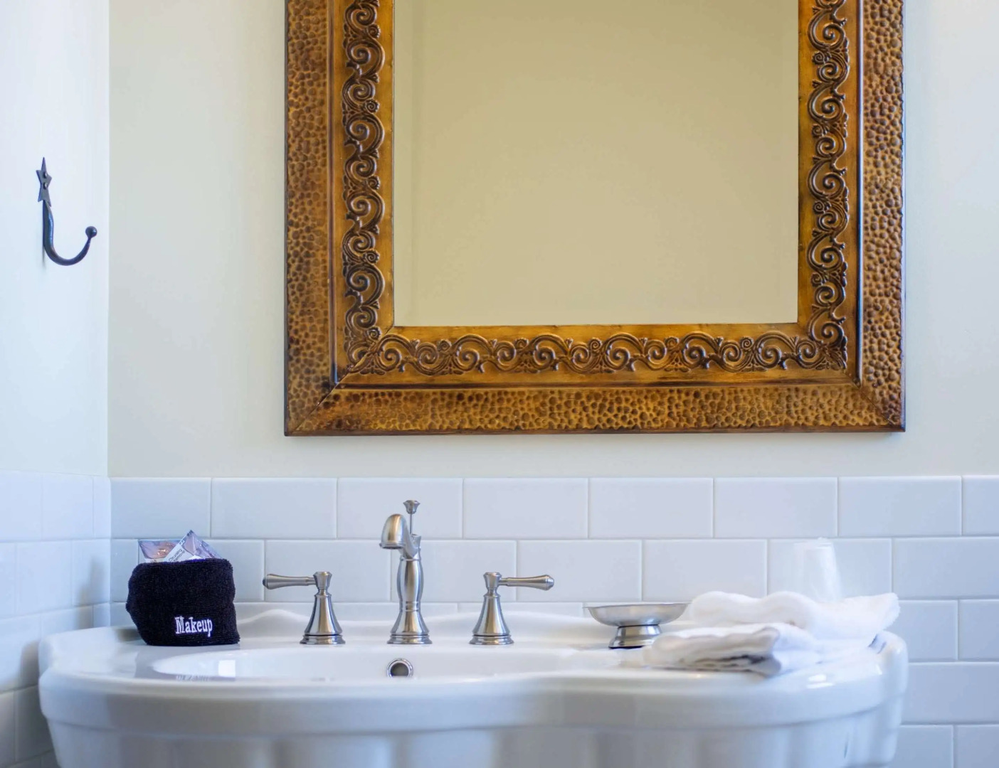 Sheridan Inn, B/W Signature Collection