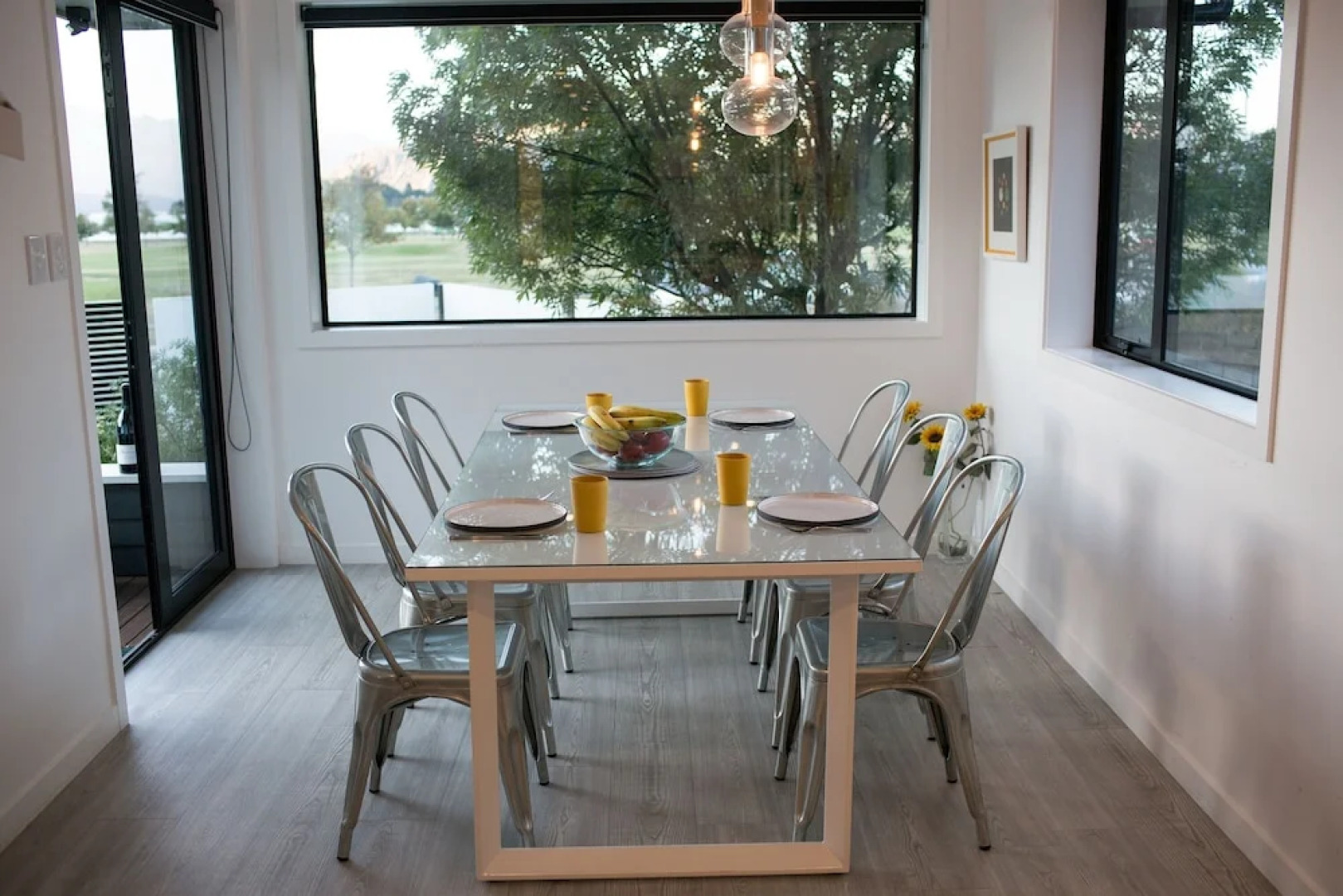 Wanaka Lakefront Gem