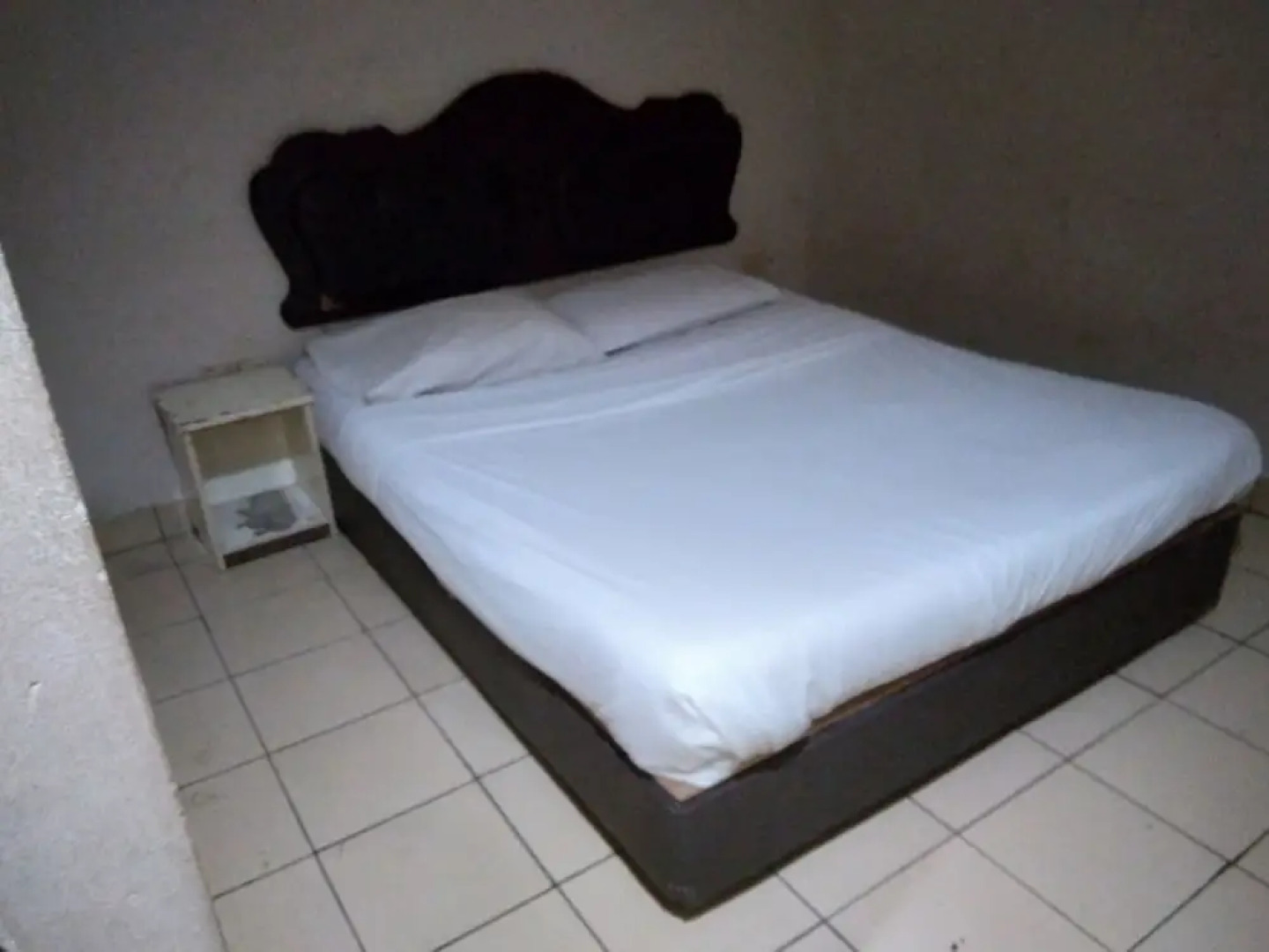 OYO 90376 Centre Point Hotel