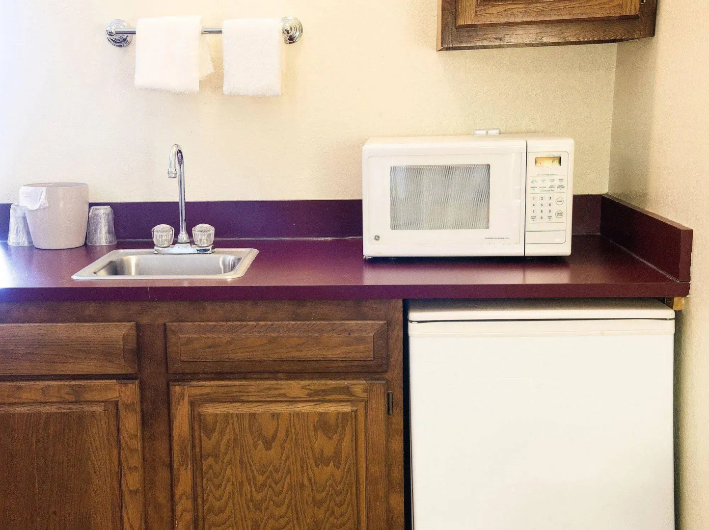 Red Roof Inn & Suites Omaha - Council Bluffs
