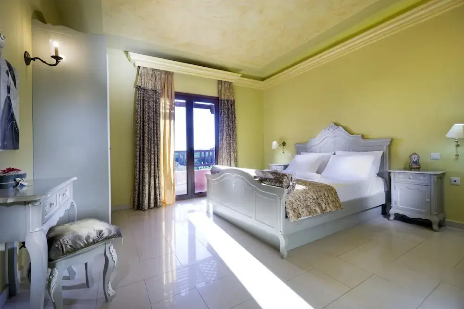 Private Polished Mansion w Private Pool Jacuzzi