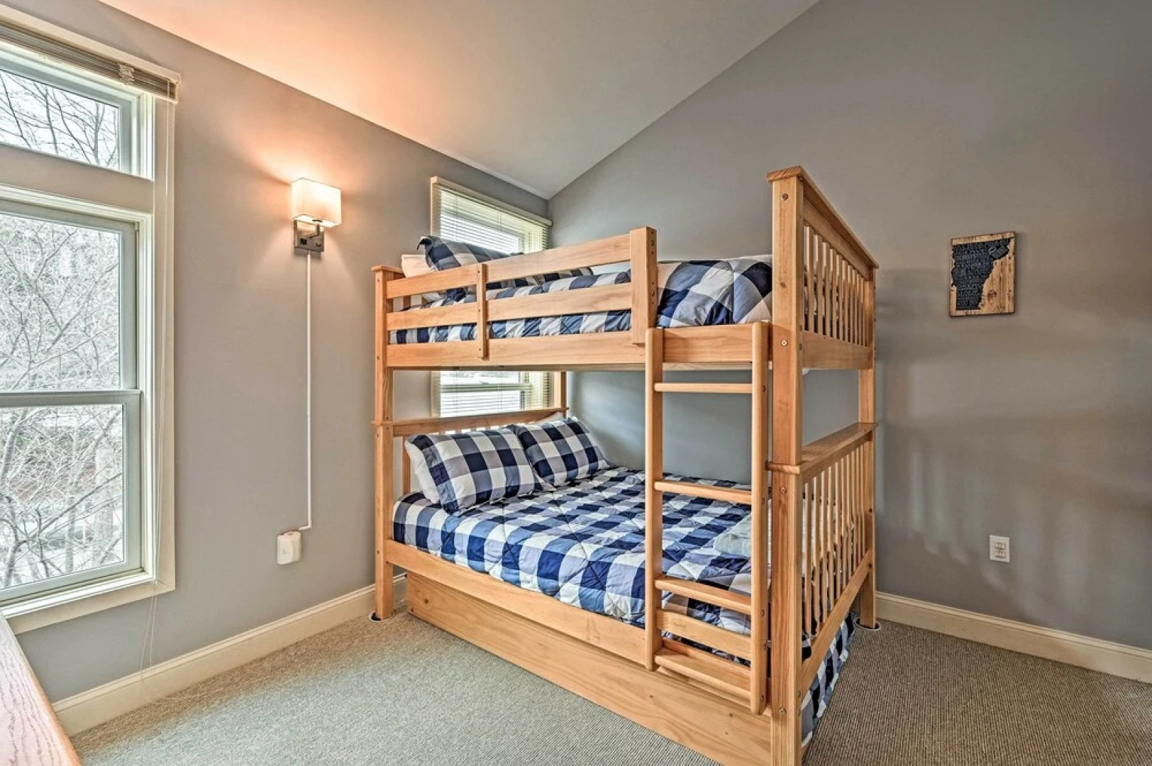 Bright Condo w/ Community Perks: Near Ski Quechee!