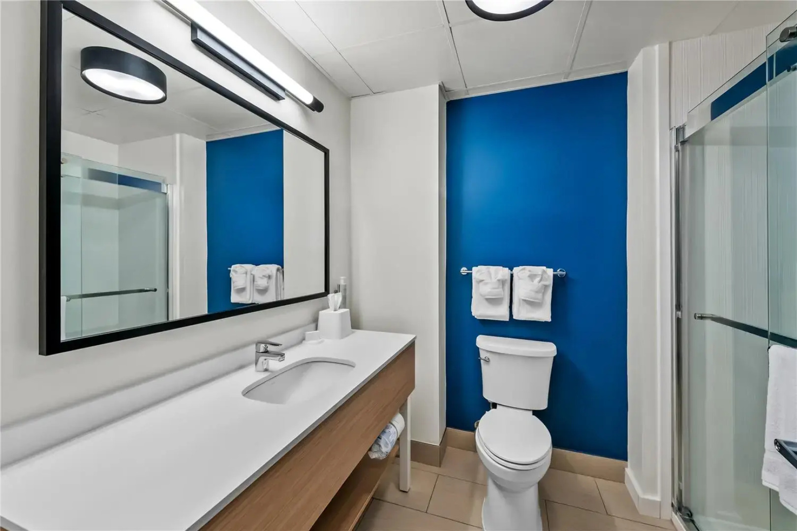 Holiday Inn Express & Suites Fayetteville Nw-Spring Lake