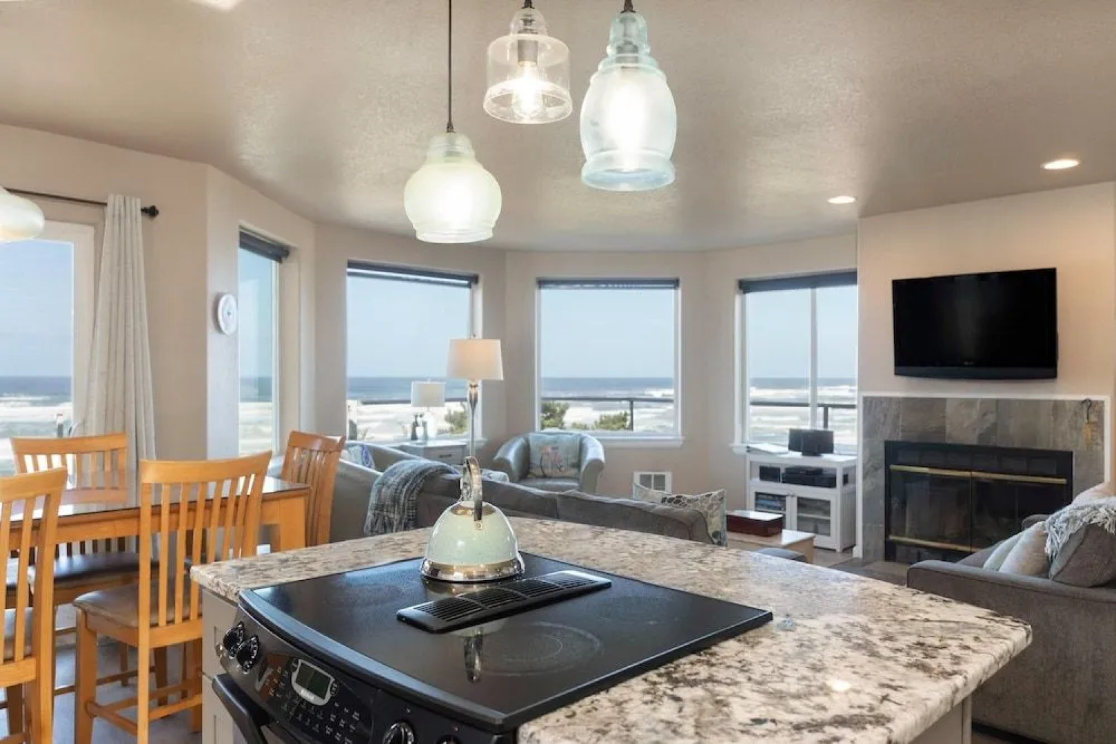 Beverly Beach Overlook for 8 by RedAwning