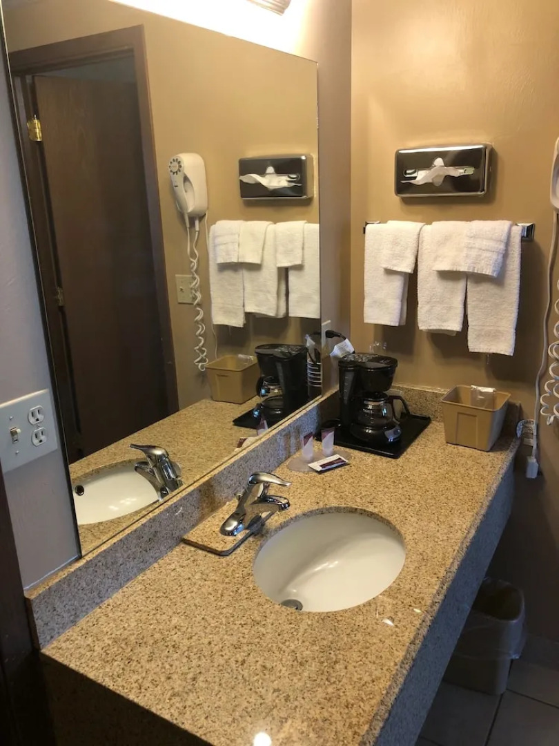 Rodeway Inn & Suites
