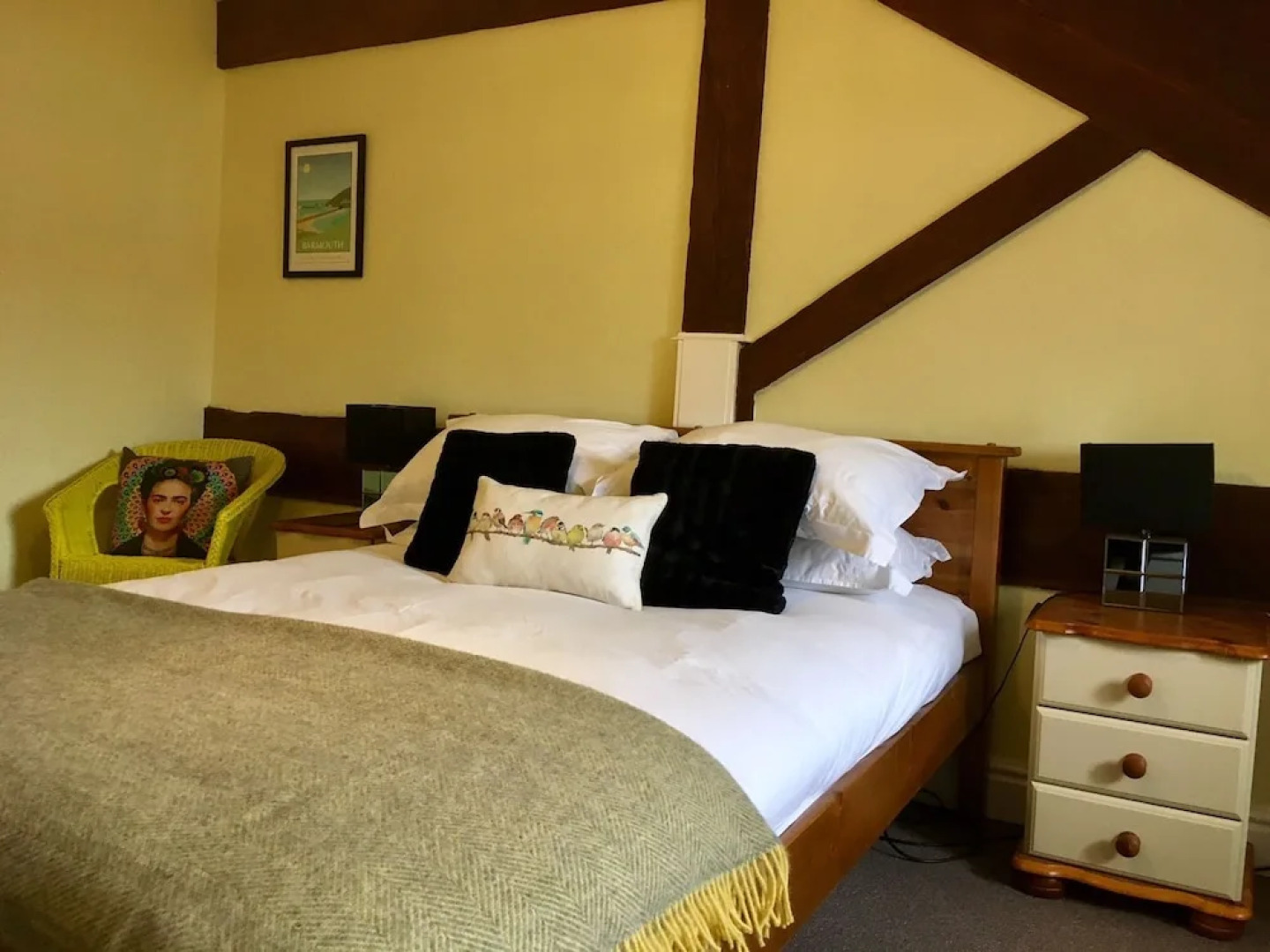 Pine Cottage - Exceptional Location In Snowdonia National Park Near Beaches