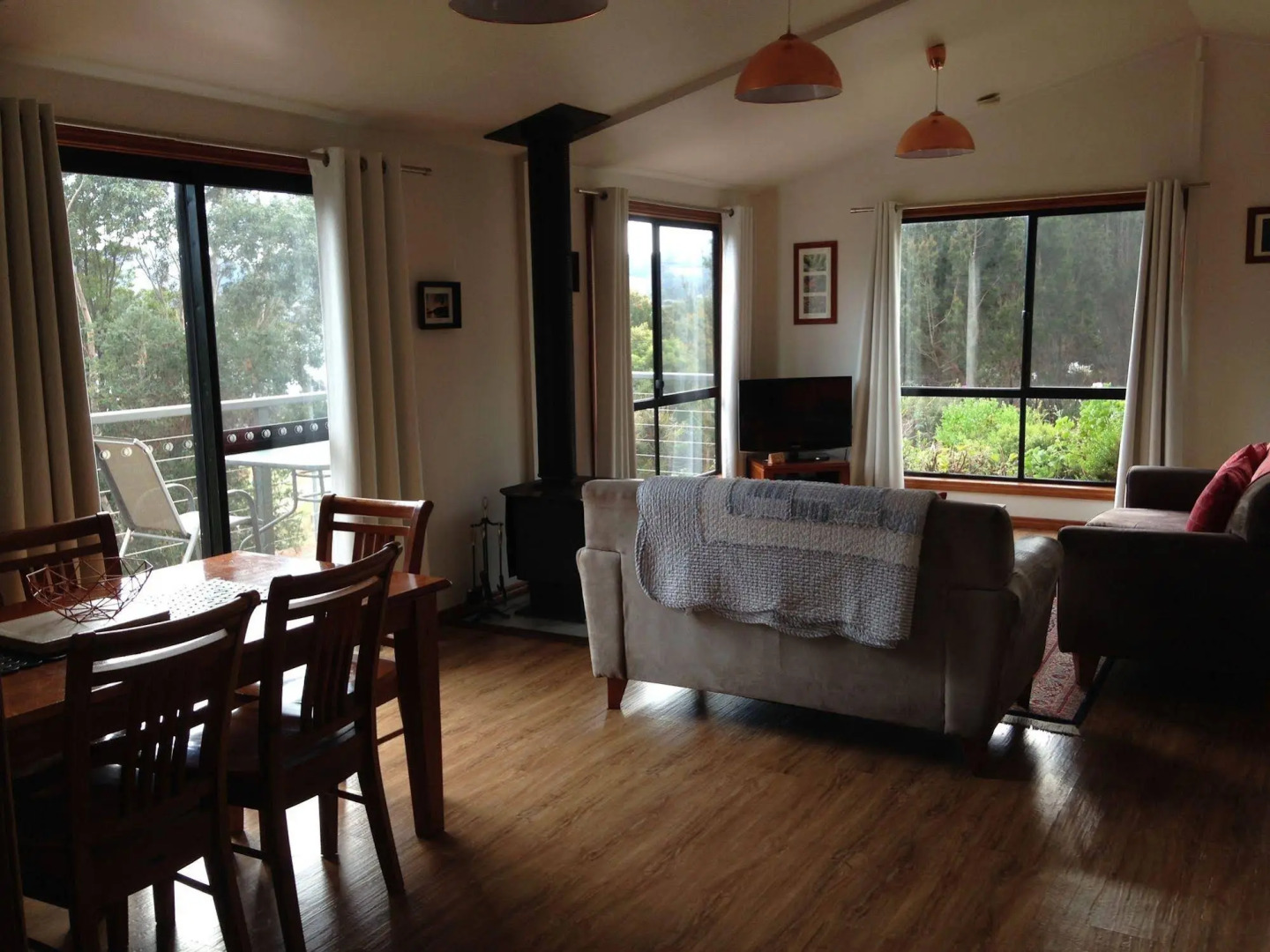 Storm Bay Guest House & Cottage