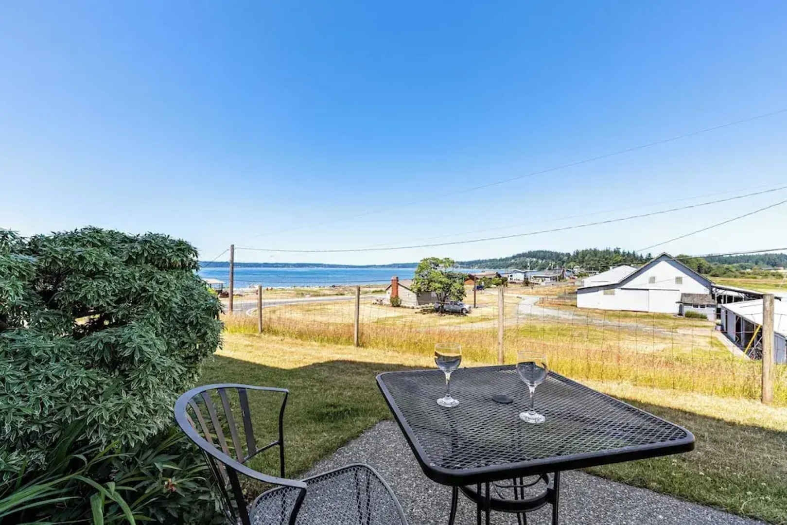 Private Beach Access + Water Views! Sleeps 18, Historic 6bdr Farmhouse w/ Deck