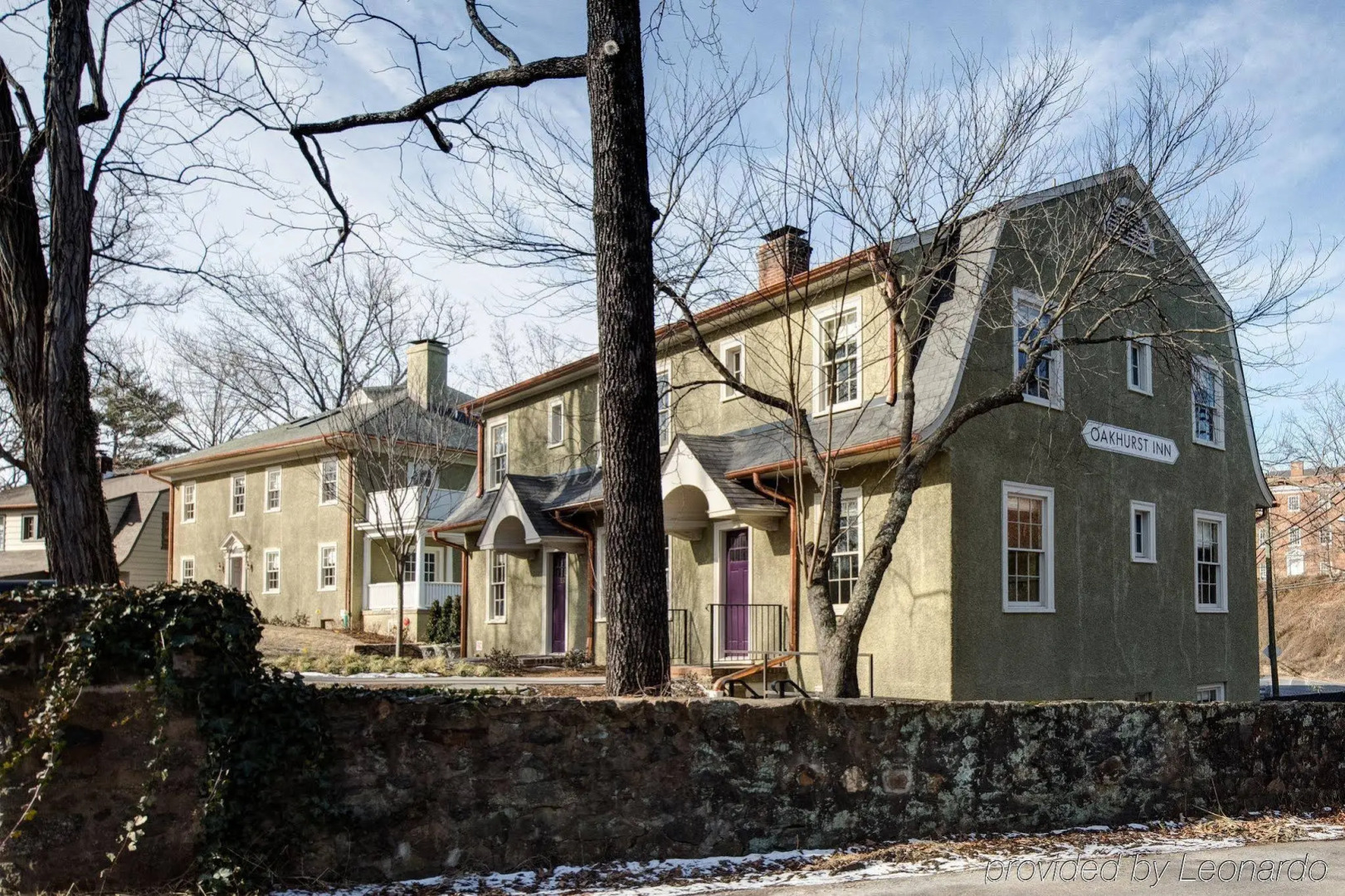 Oakhurst Inn at the University