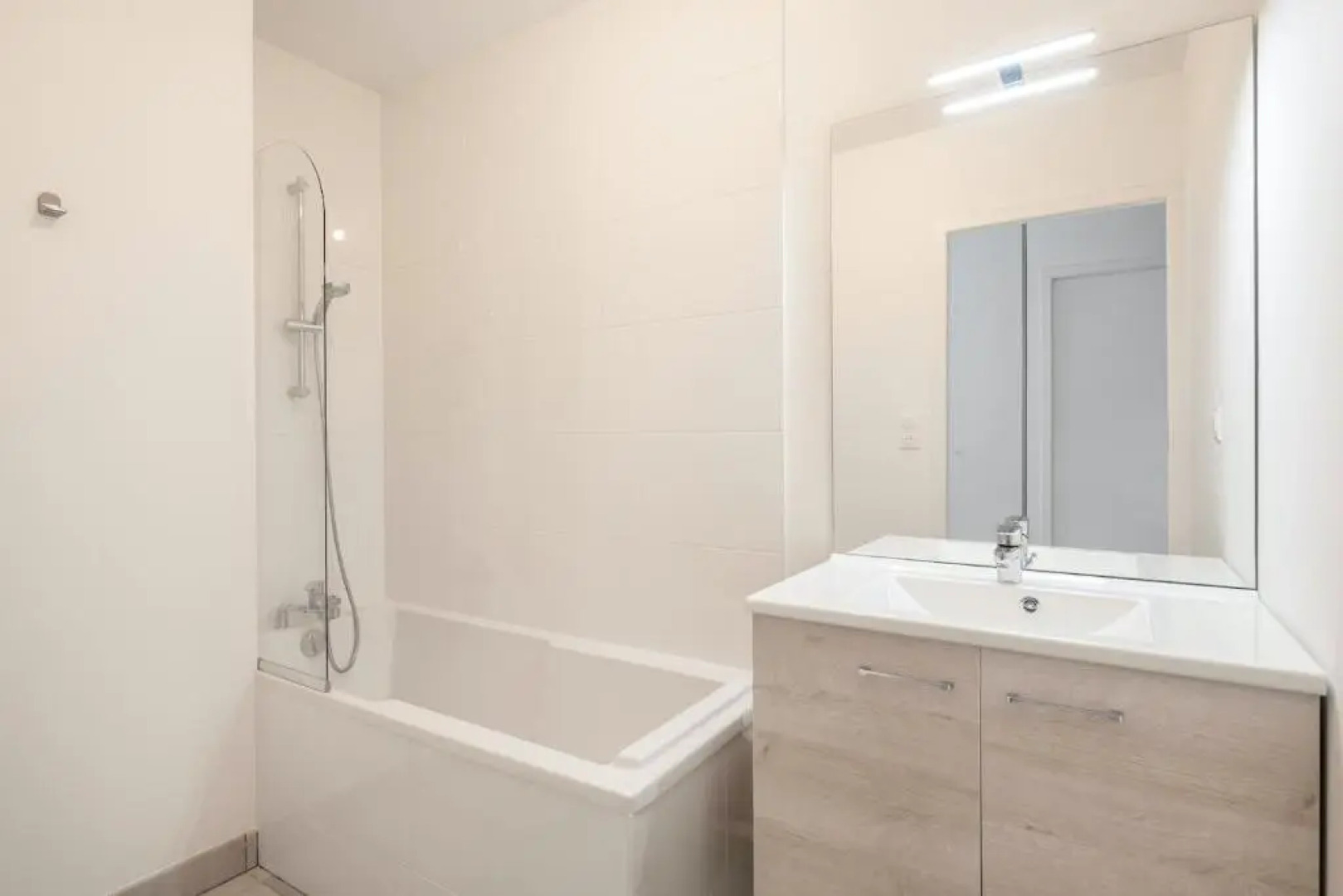 Bel appartement pour 6 personnes avec balcon en bord de mer