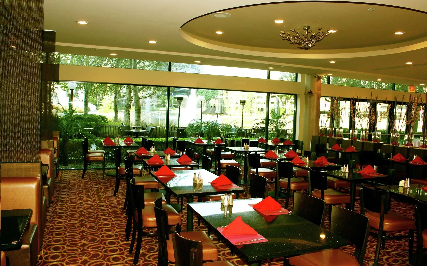 Lakeside Orange County Airport Hotel
