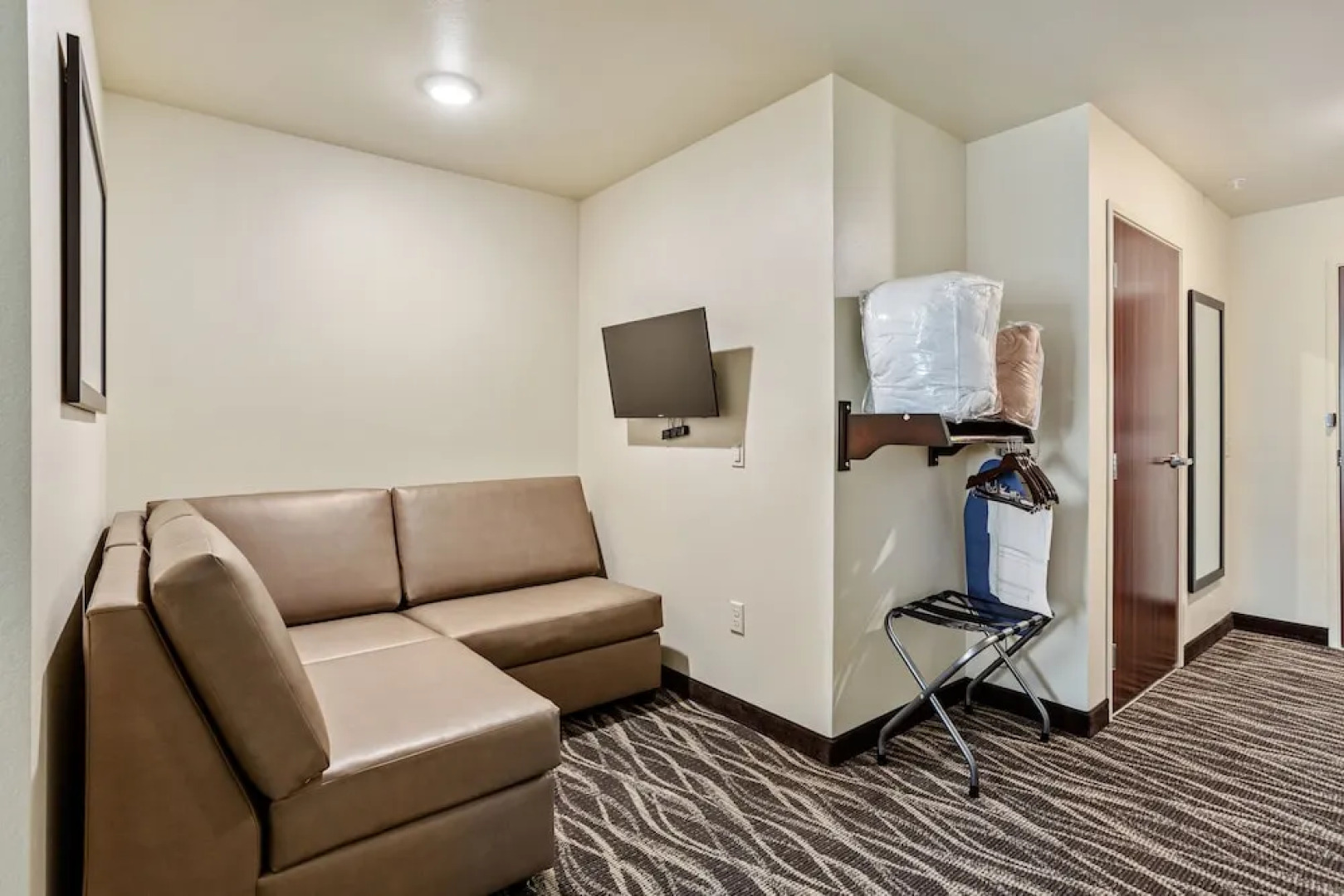 Cobblestone Hotel & Suites - Central Wisconsin Airport