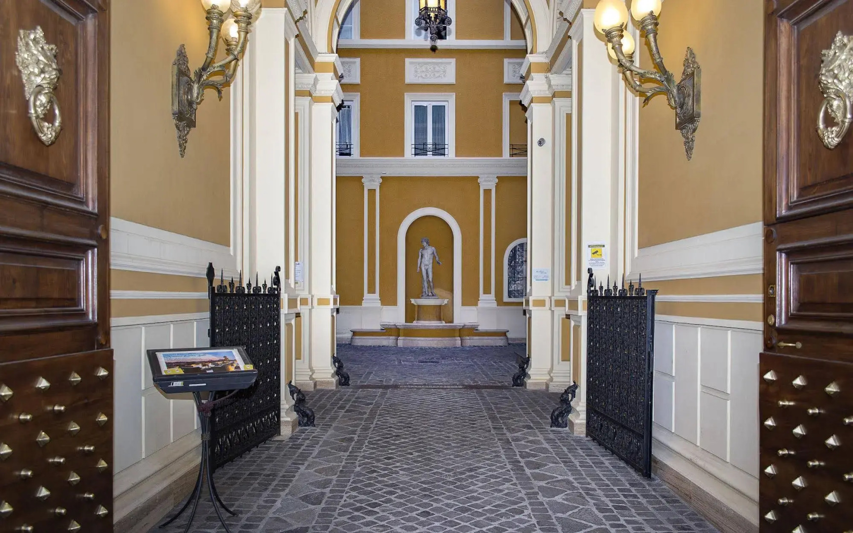 Inn Rome Rooms & Suites