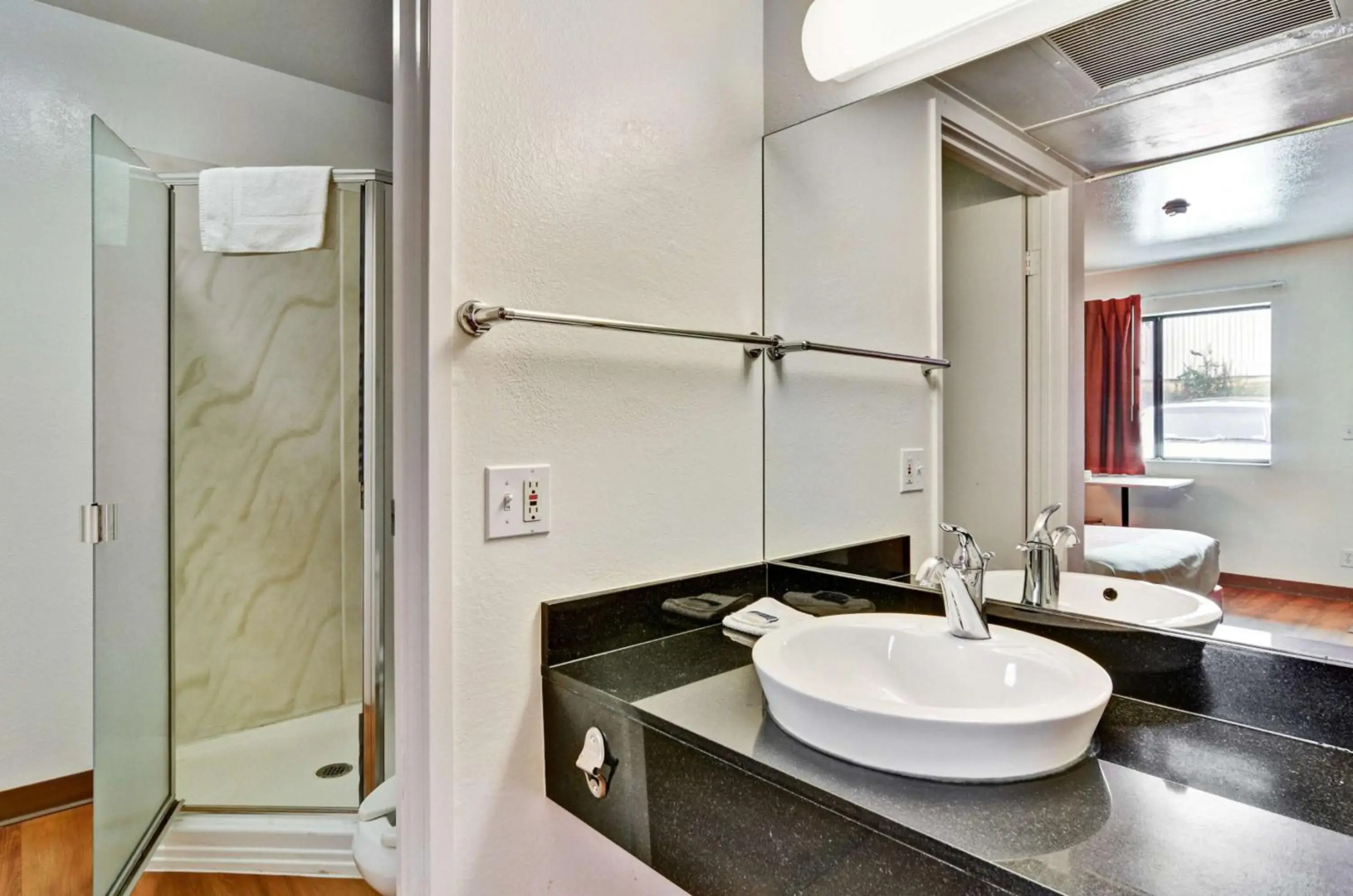 Motel 6 Pittsburgh, PA - Crafton