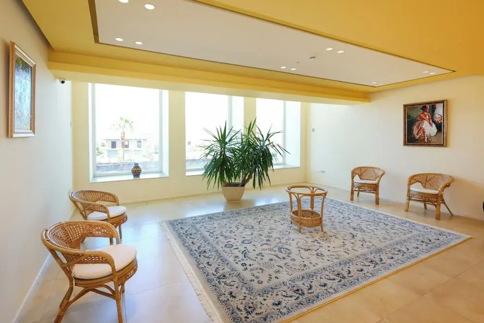 Grand White City Hotel