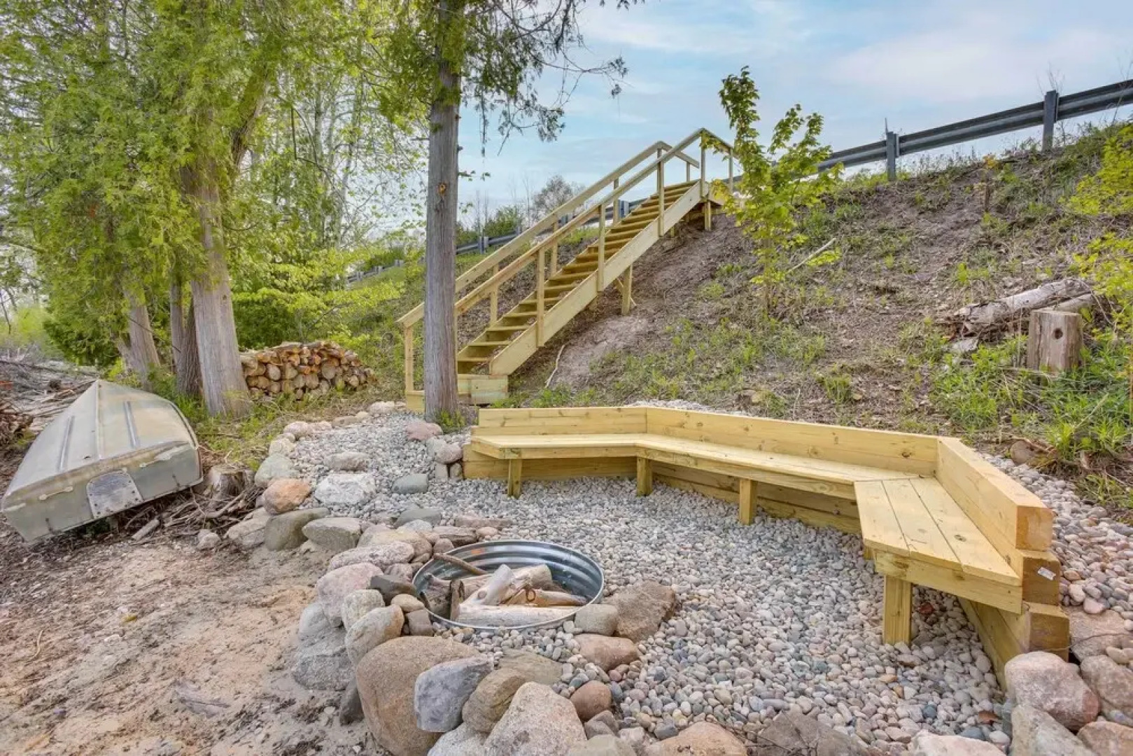 Hot Tub & Fire Pit: Suttons Bay Home Near Wineries