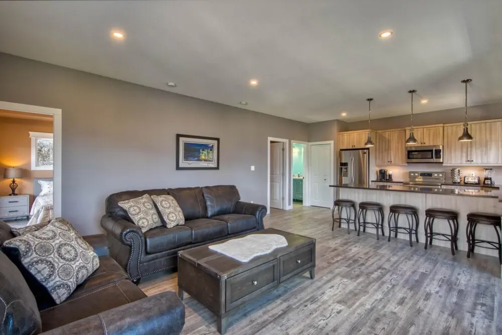 Semi-lakefront Luxury Blind Bay - Spring Specials! 2 Bedroom Cottage by RedAwning