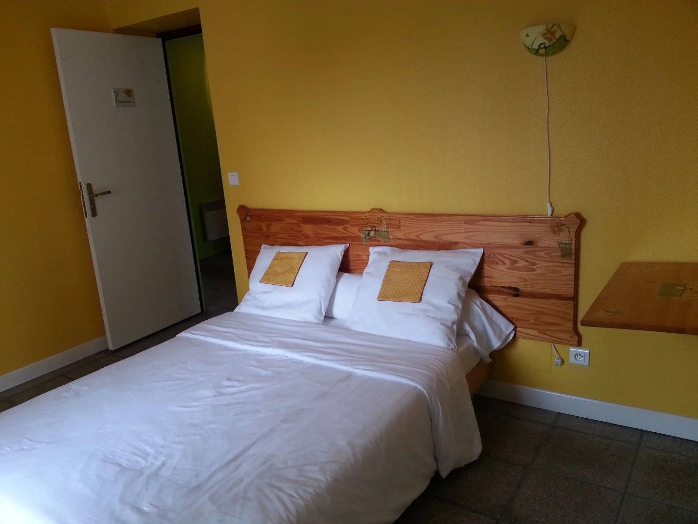 Au Grillon Dort