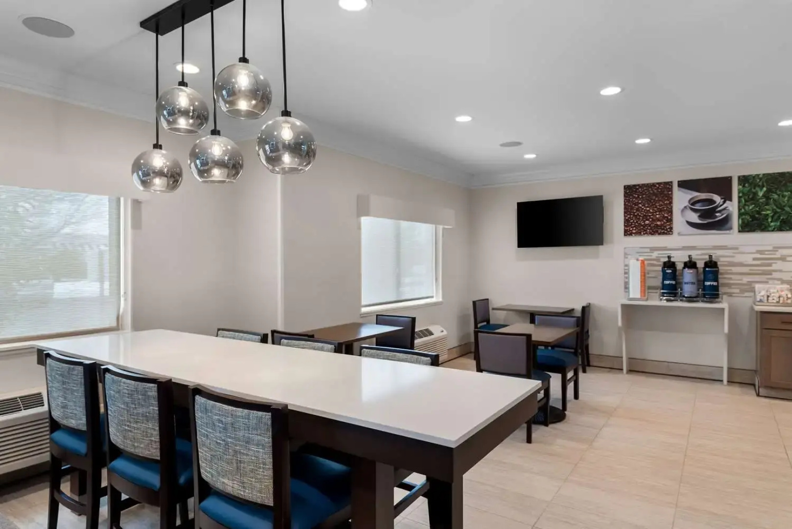 Clarion Pointe Mattoon near University