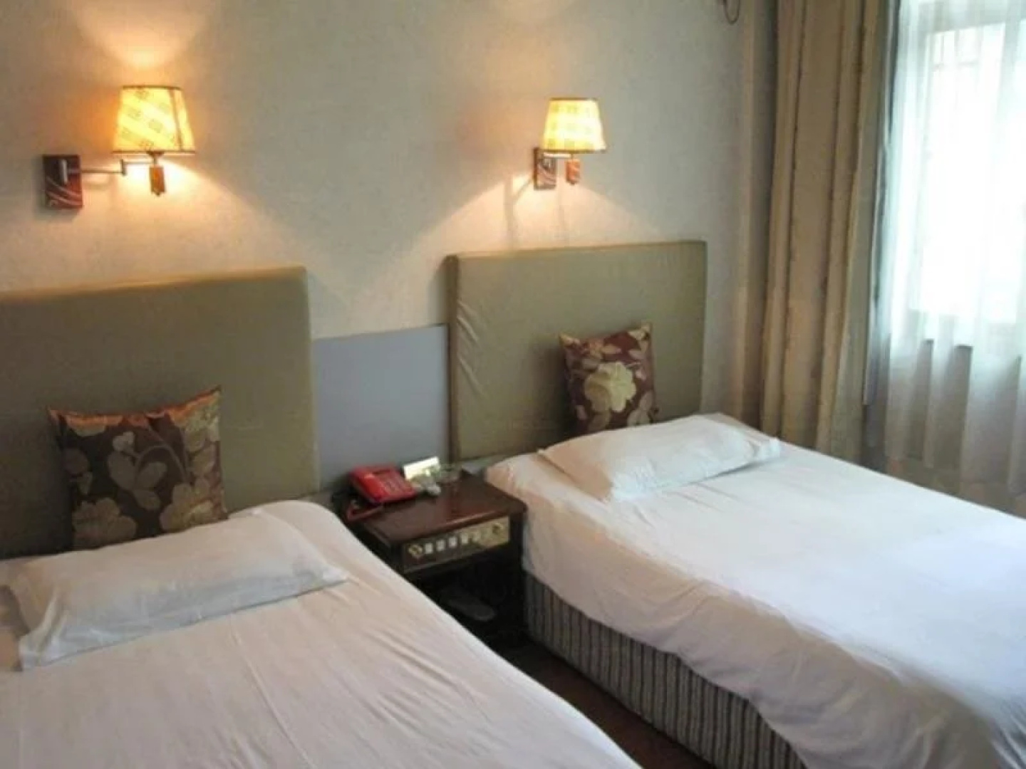 Yiwu Xinhai Hotel