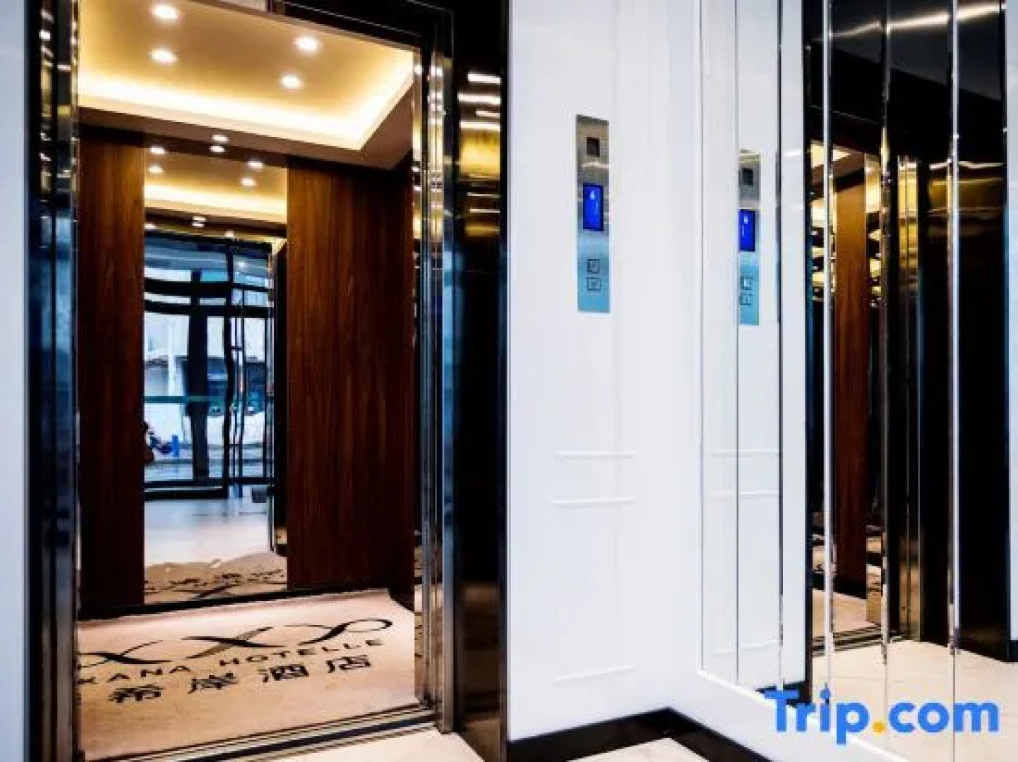 Xana Lite Heihe Russian Commodity Street Central Pedestrian Street