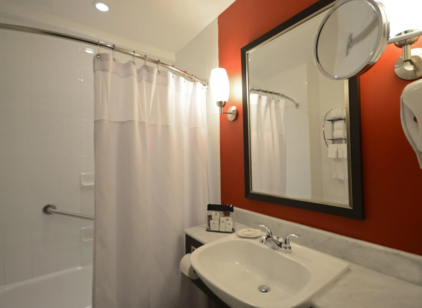 Armon Plaza Montreal Airport