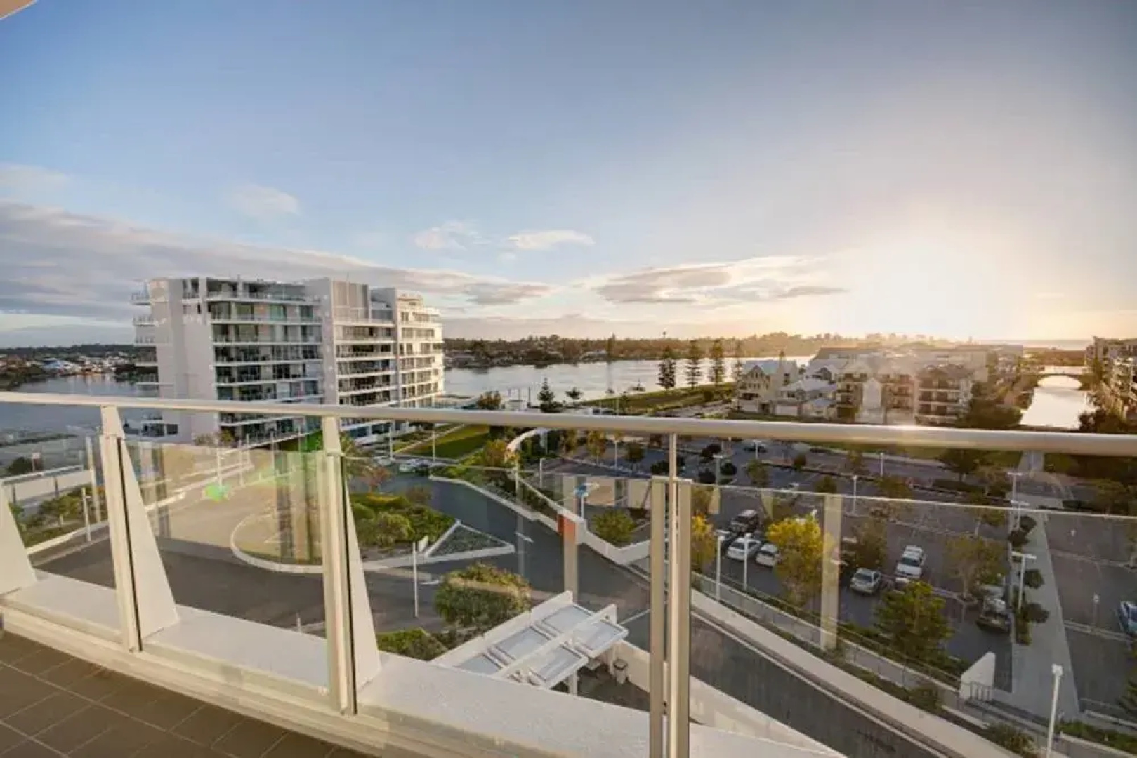 Del Mar Apartments