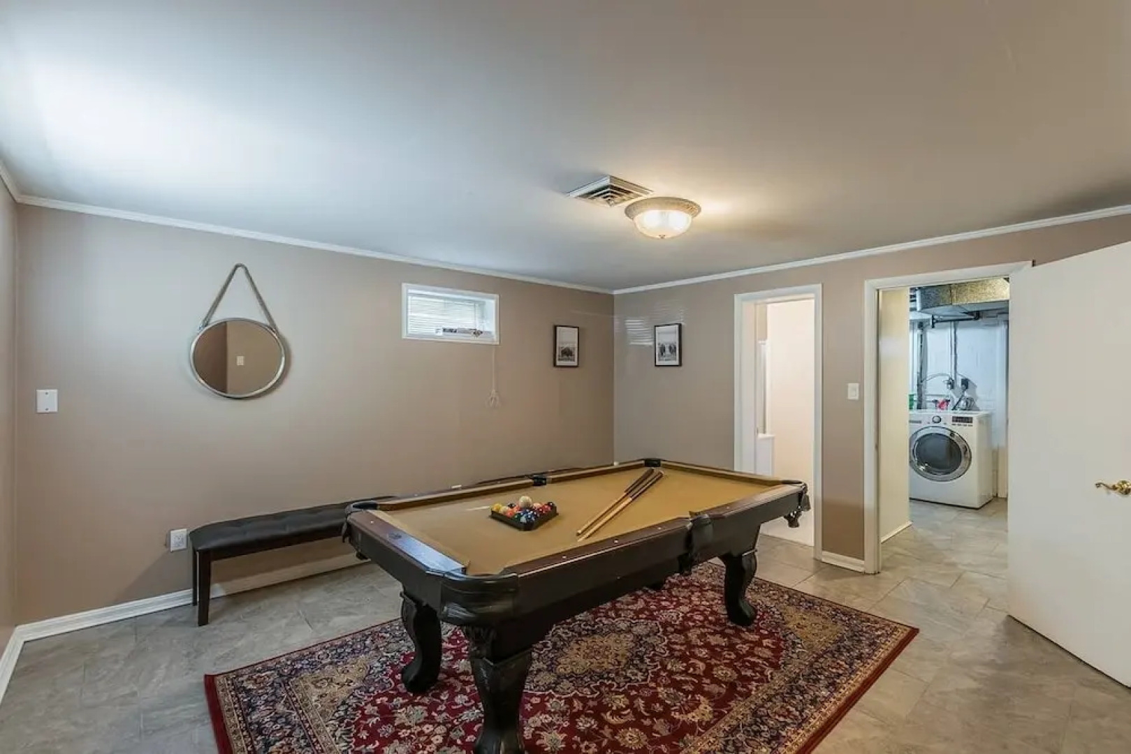 Gorgeous House with Pool Table 1 block to metro
