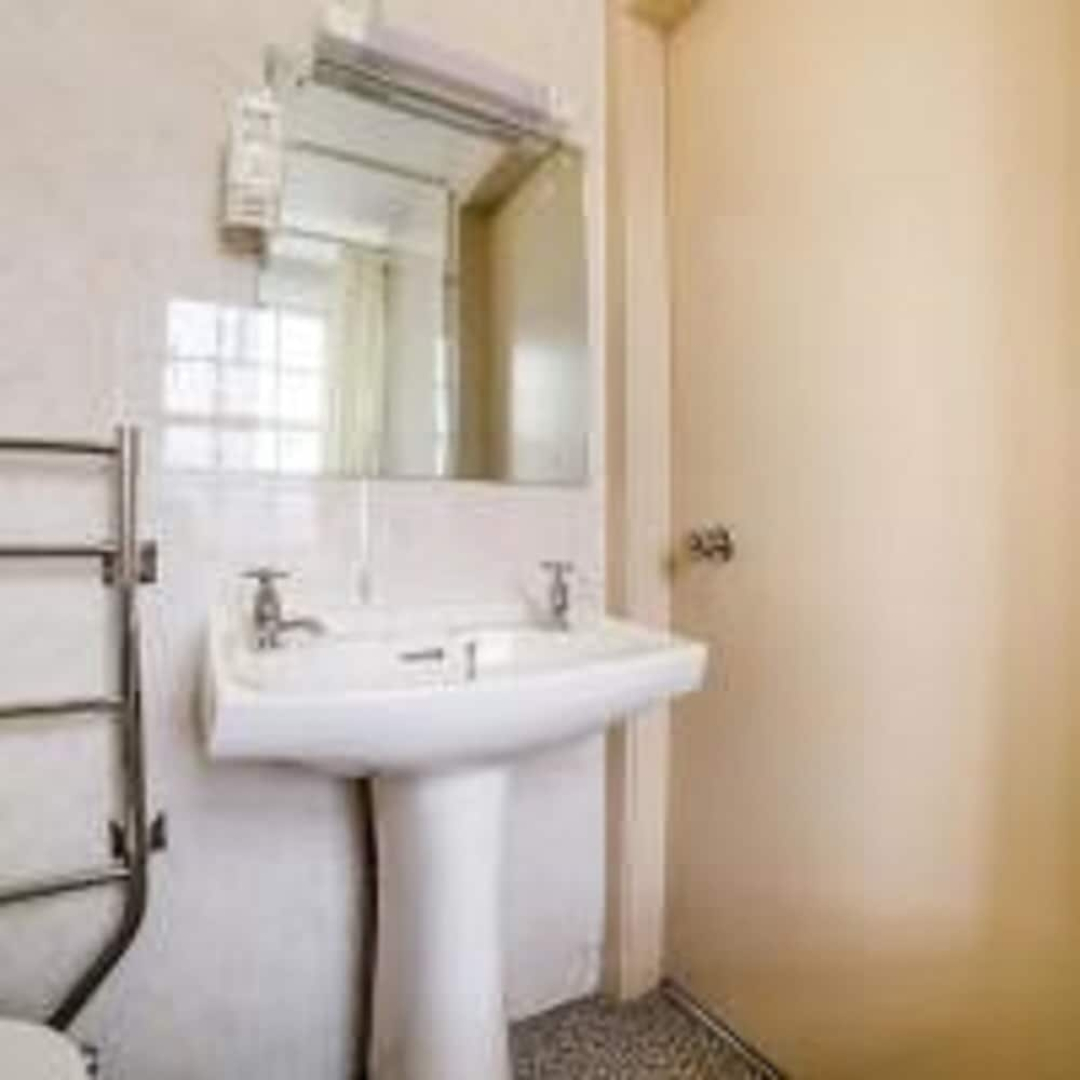 OYO Flagship Brentwood