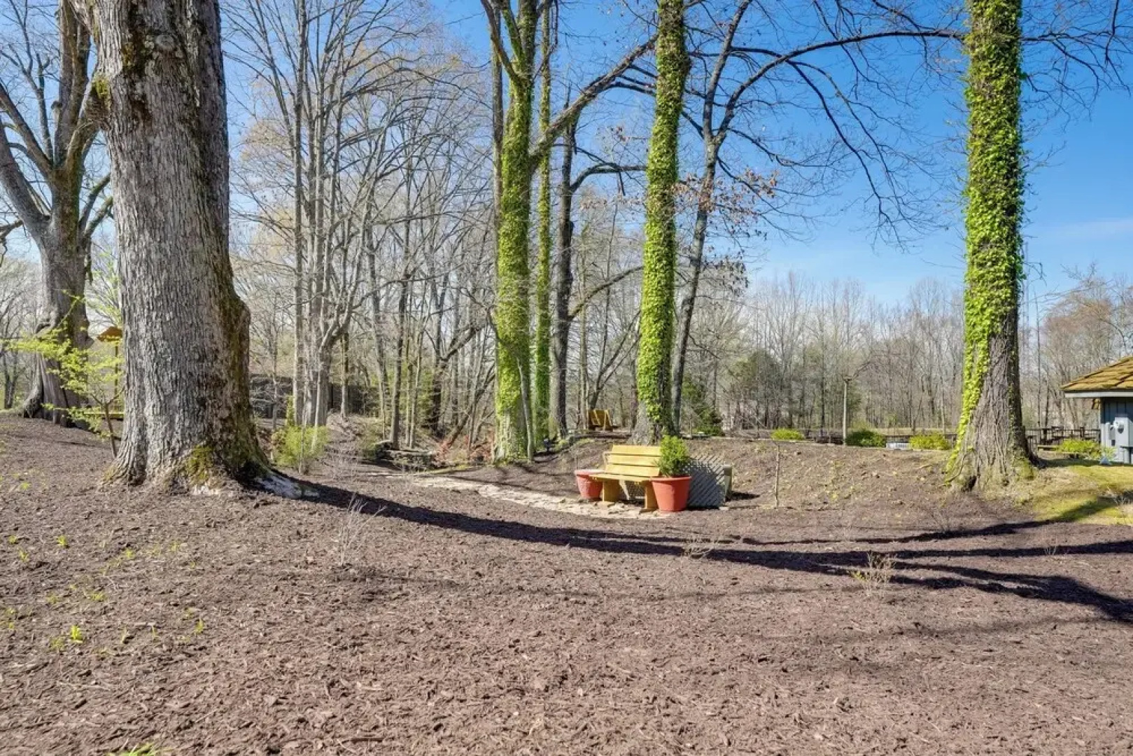 Stunning Southaven Estate: Pool & Spacious Deck!