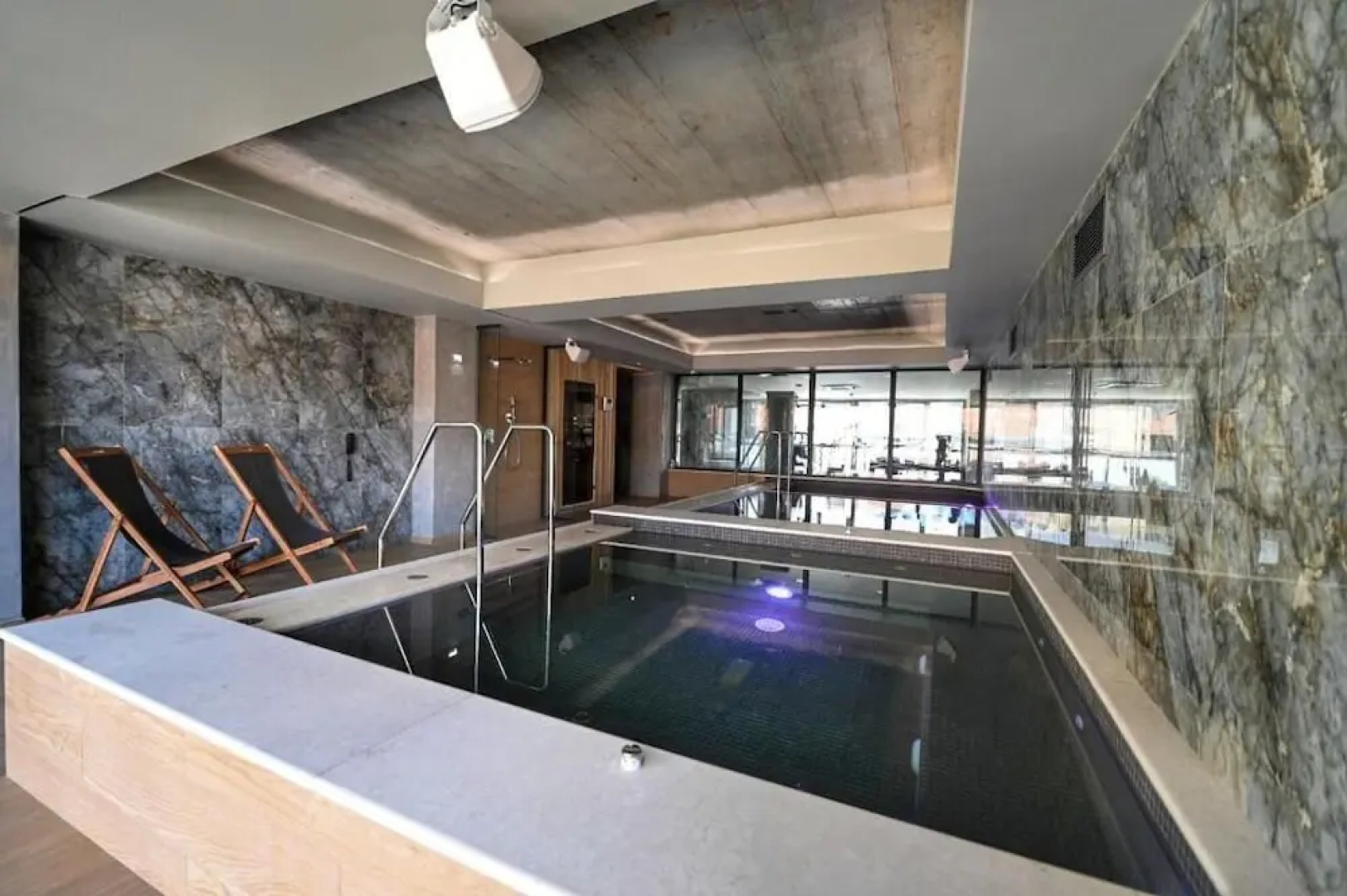 Aniroc Signature Hotel