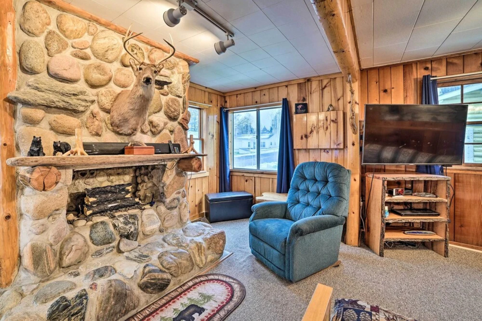 Cozy & Rustic Cottage With Houghton Lake Access!