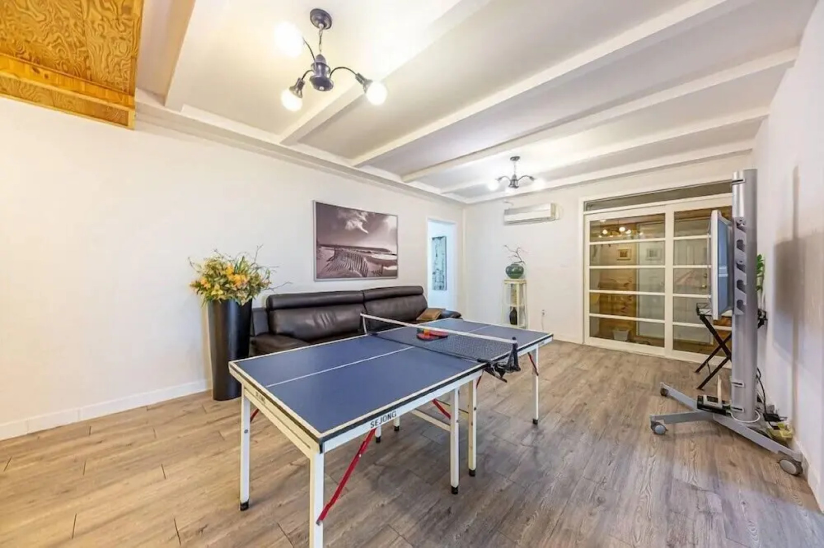 Vivaldi white house in vally