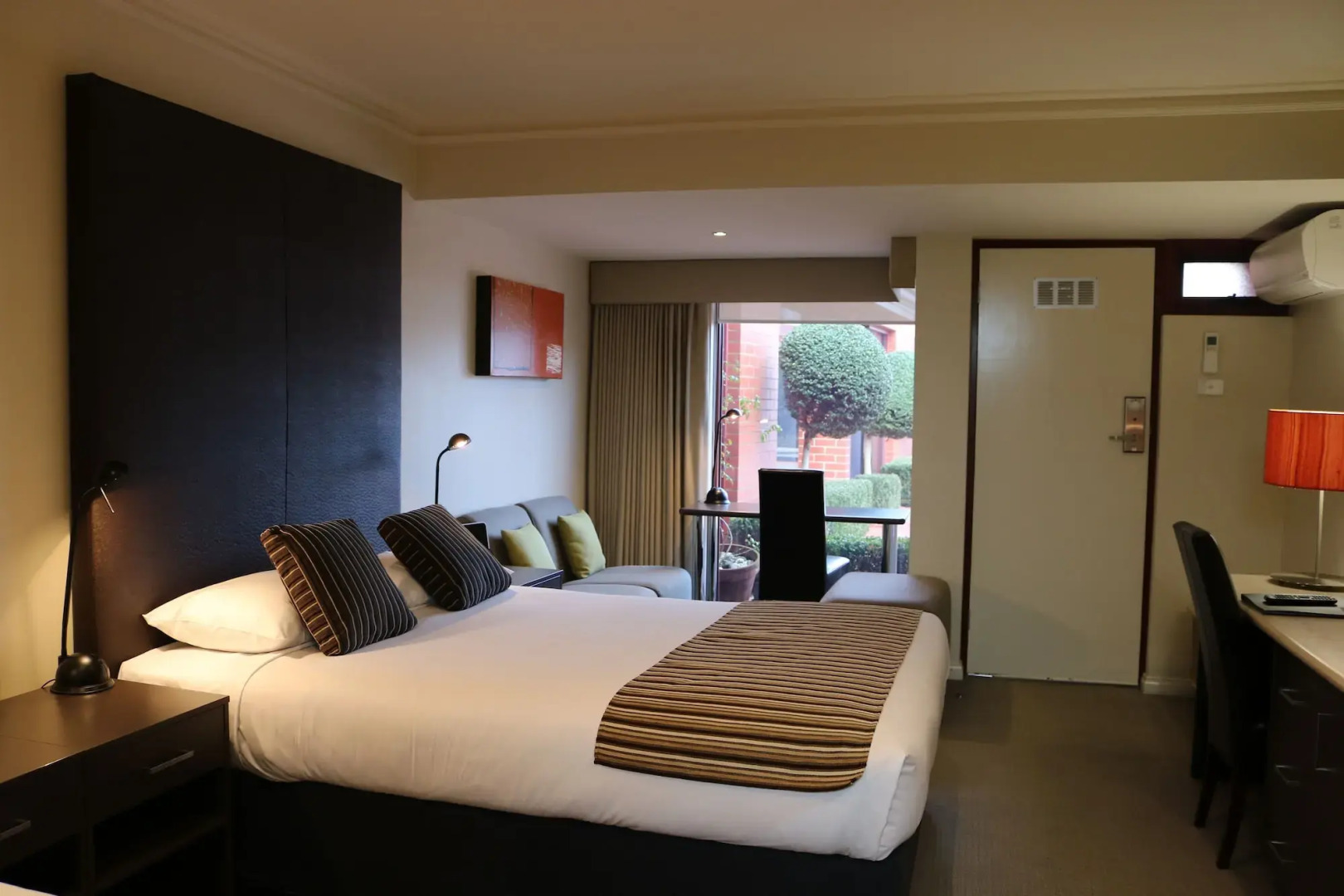 Sovereign Park Motor Inn