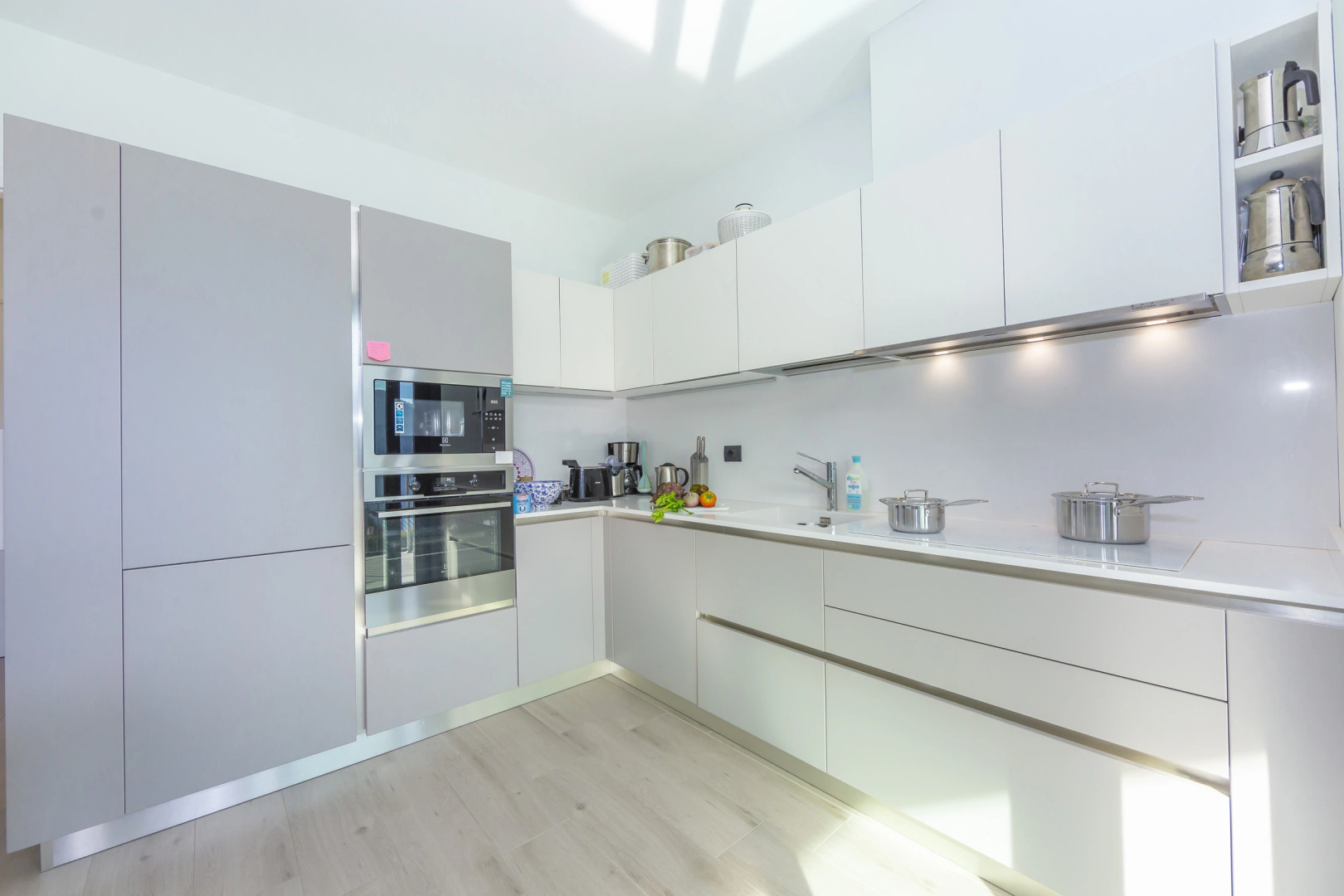 Beautiful 5 Bdrm Modern Penthouse