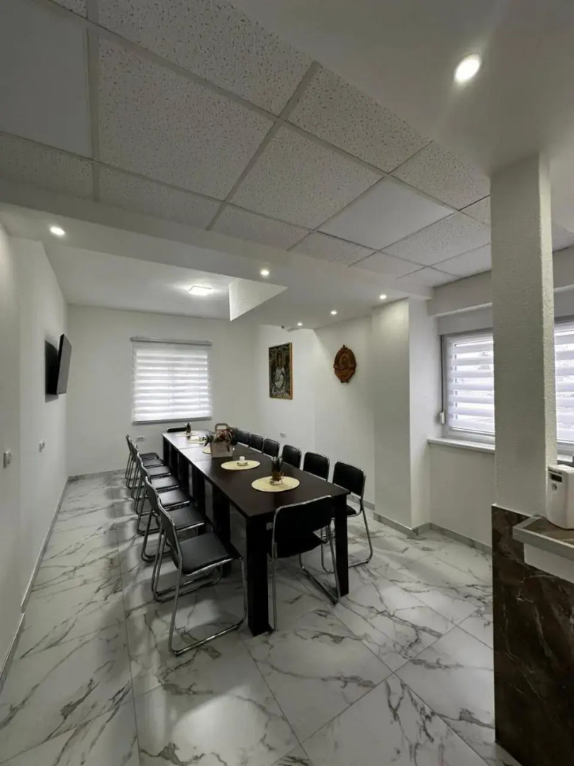 Plavi restoran, Loznica