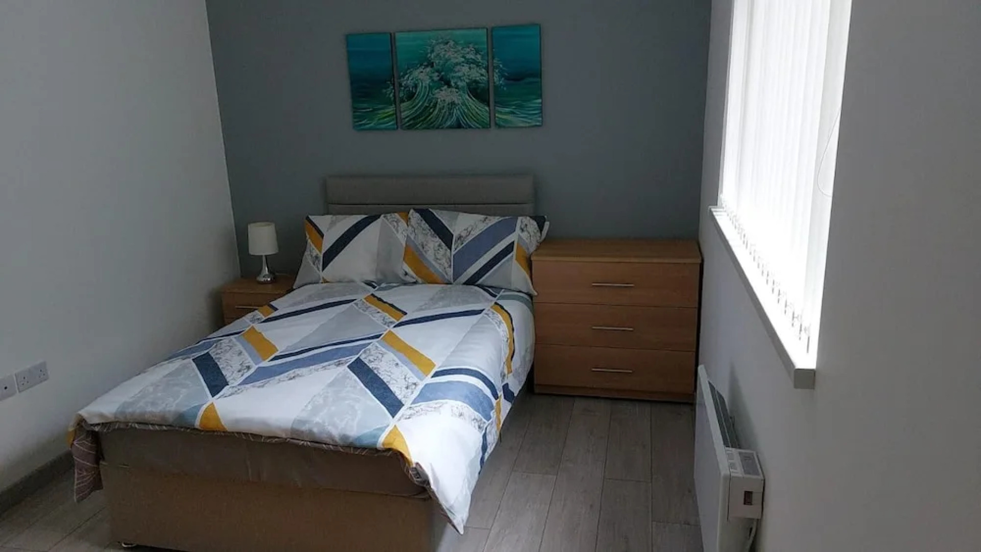 Immaculate 12-bed House Good Amenities in Wigan