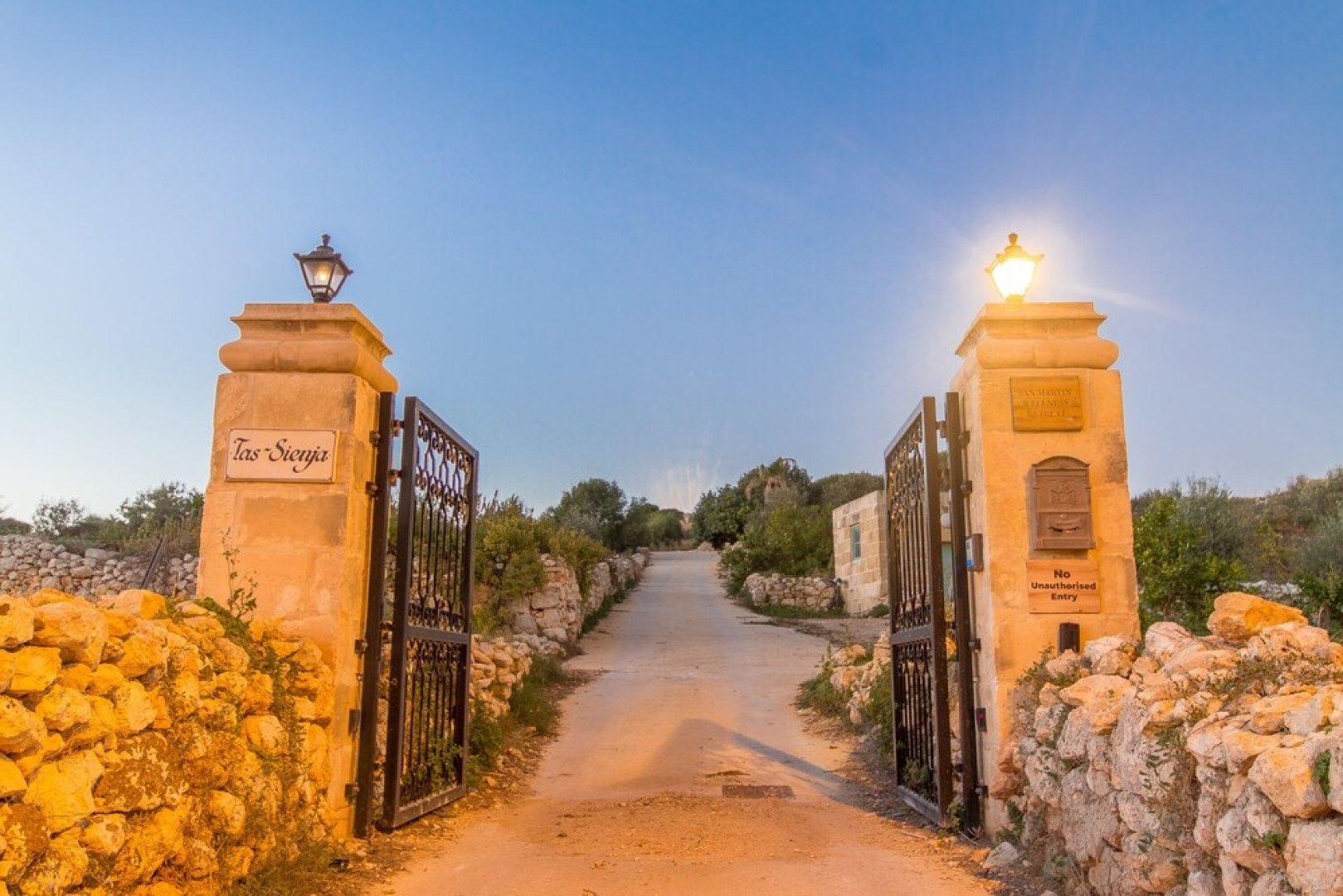 San Martin Wonderful Pool & Spa Villa