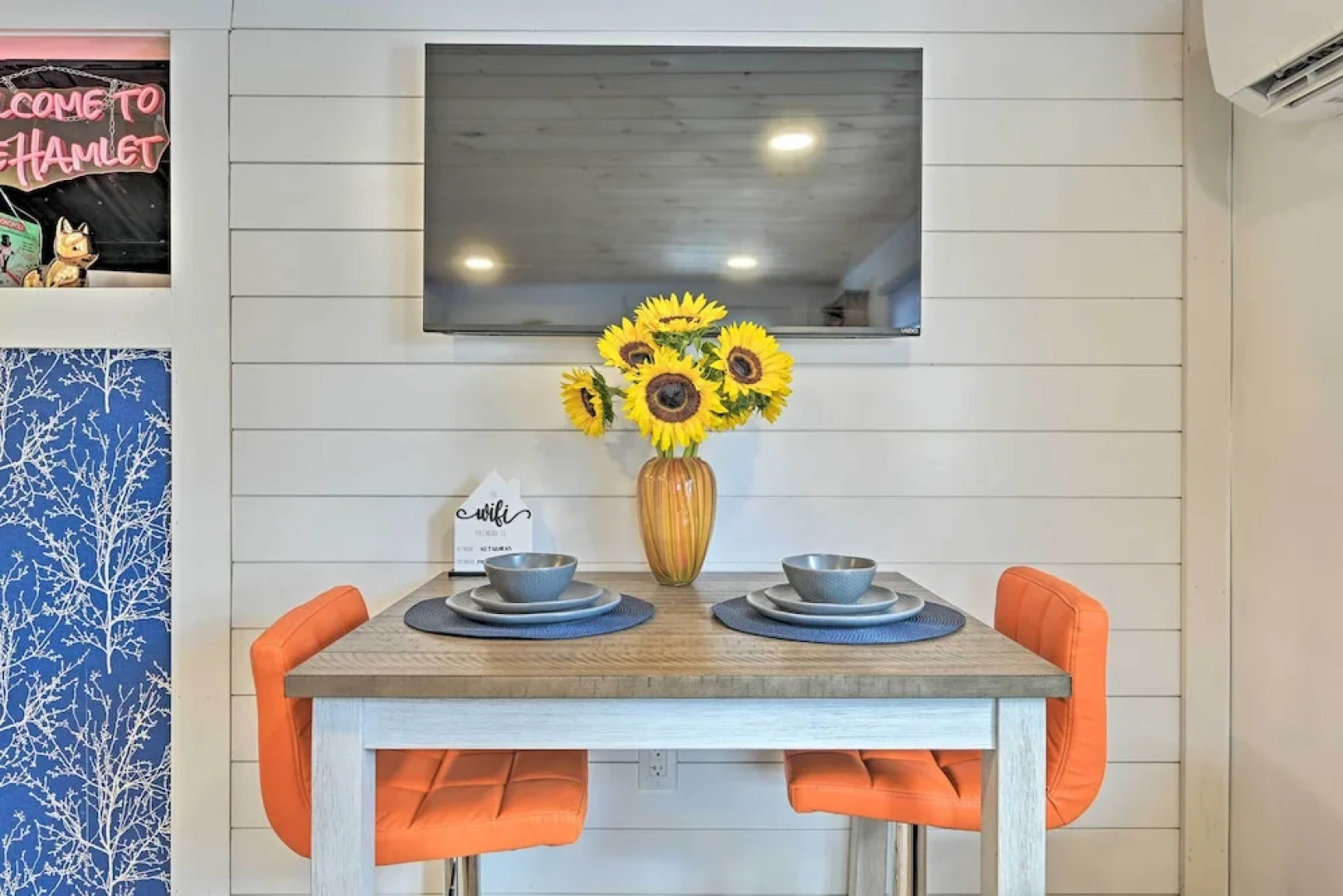 Modern Apartment: Near Hiking & Race Course