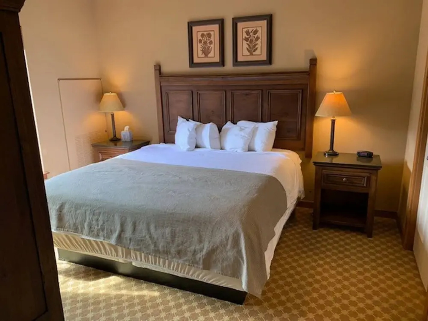 Shared Roof Top Hot Tub Silver Mtn