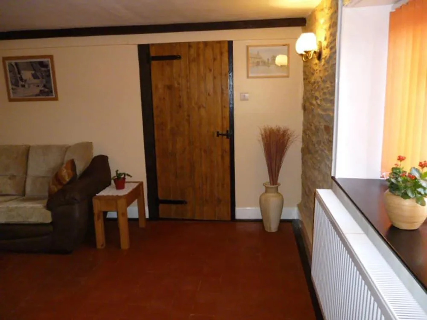 Quiet Woman House (отель для женщин)