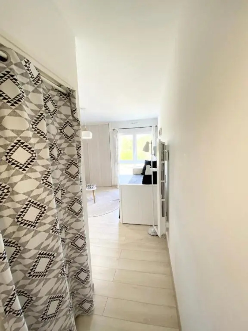 Studio Recent Proche de la Mer