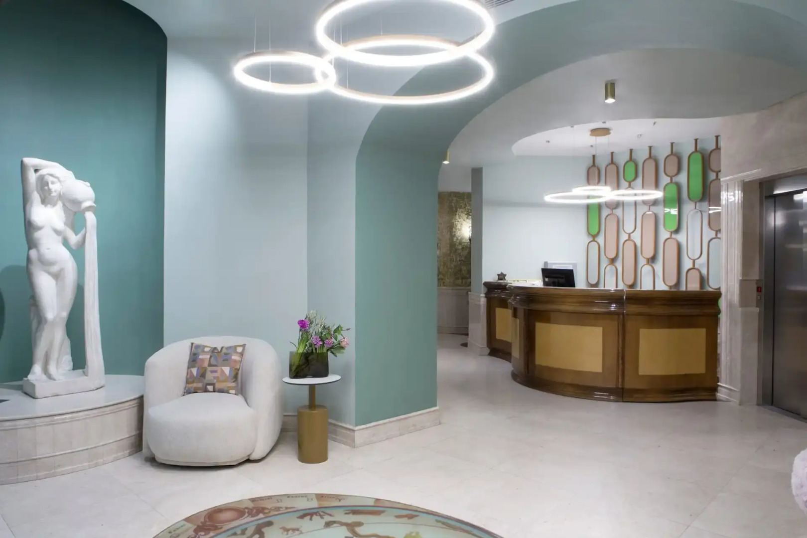 Zeus Essence Bucharest Venezia