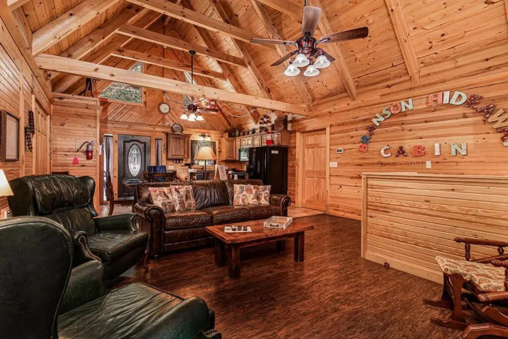 Luxury 2700 Sq Ft Log Cabin Private Hot Tub Game room Pool Table Best View