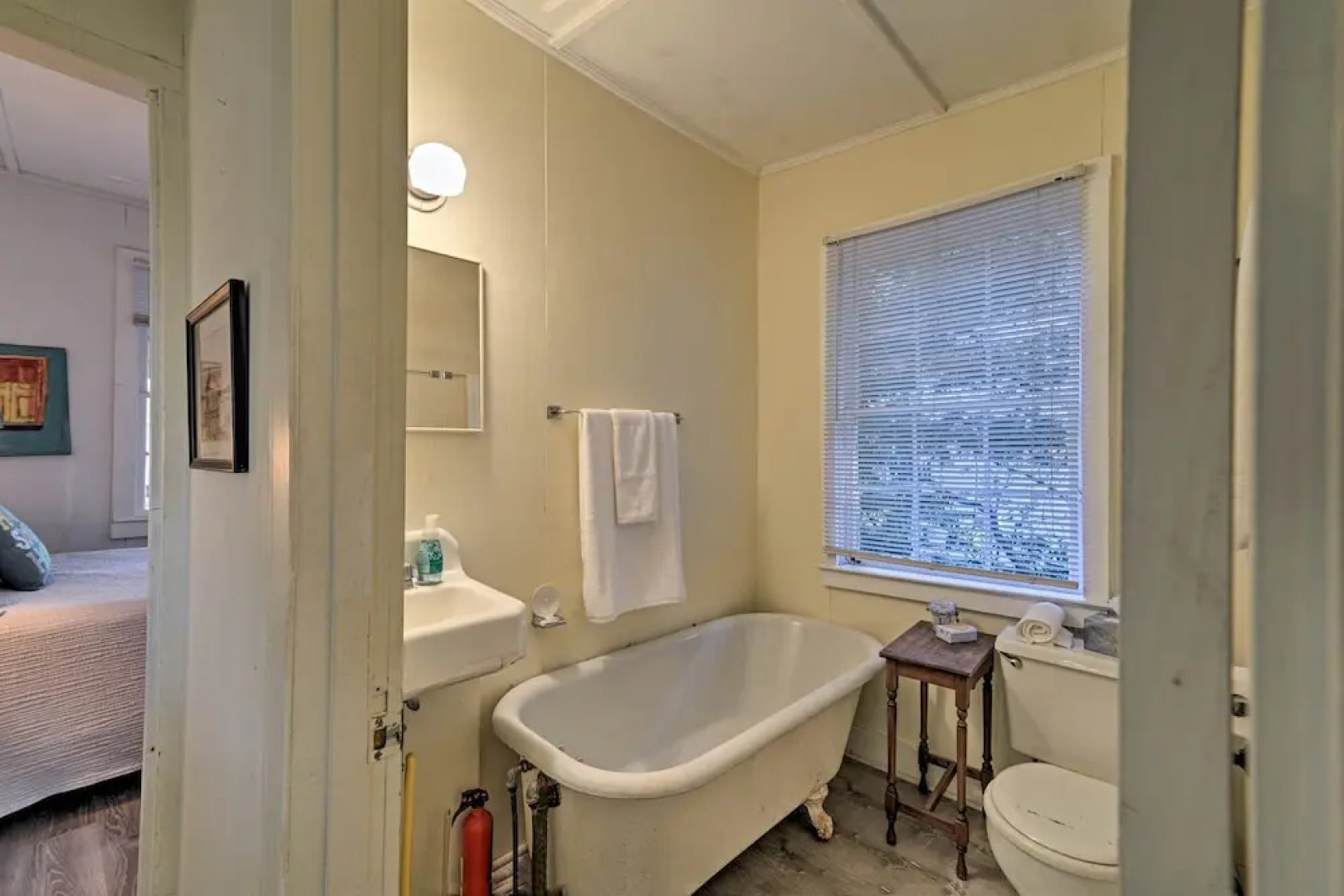 Pawleys Island House, - Steps to Beach & Creek!