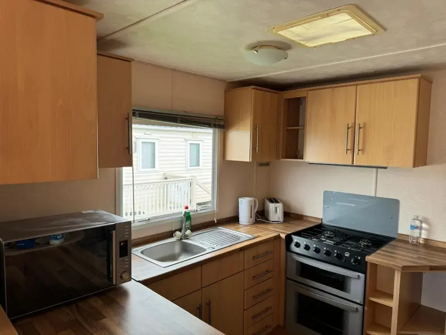 3-bed Carvan, Sleeps 6, Pets & Parking