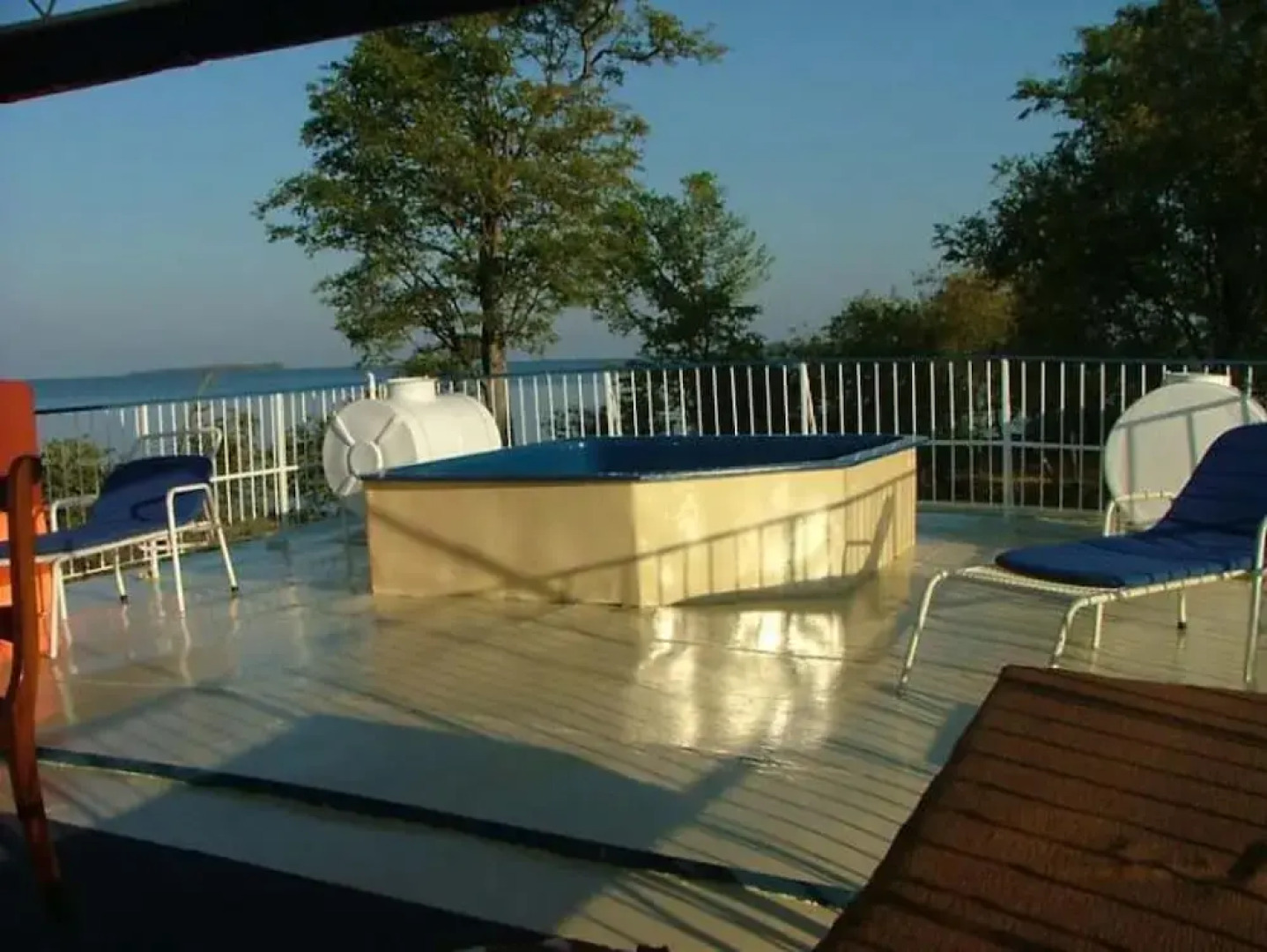 Houseboat With Aircon and Splash Pool - 2128