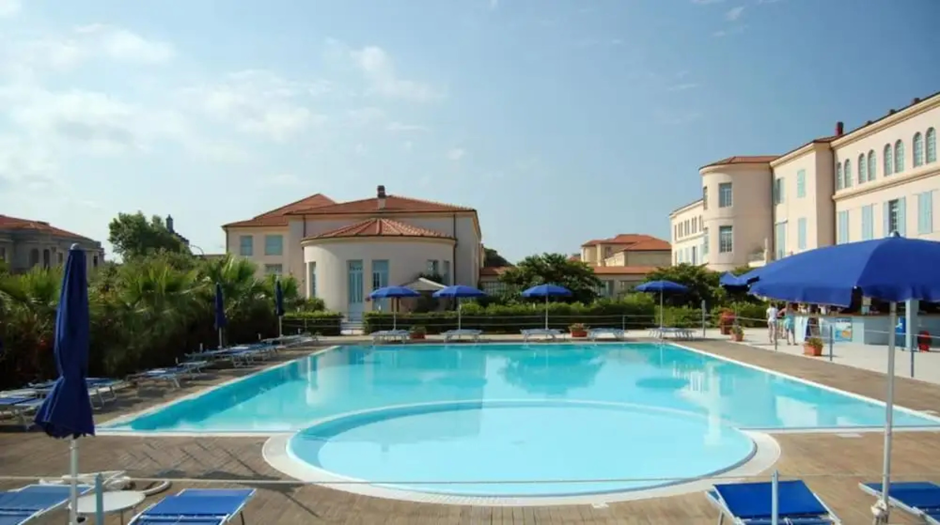 Apartment With one Bedroom in Calambrone, With Wonderful sea View, Shared Pool, Enclosed Garden - Near the Beach