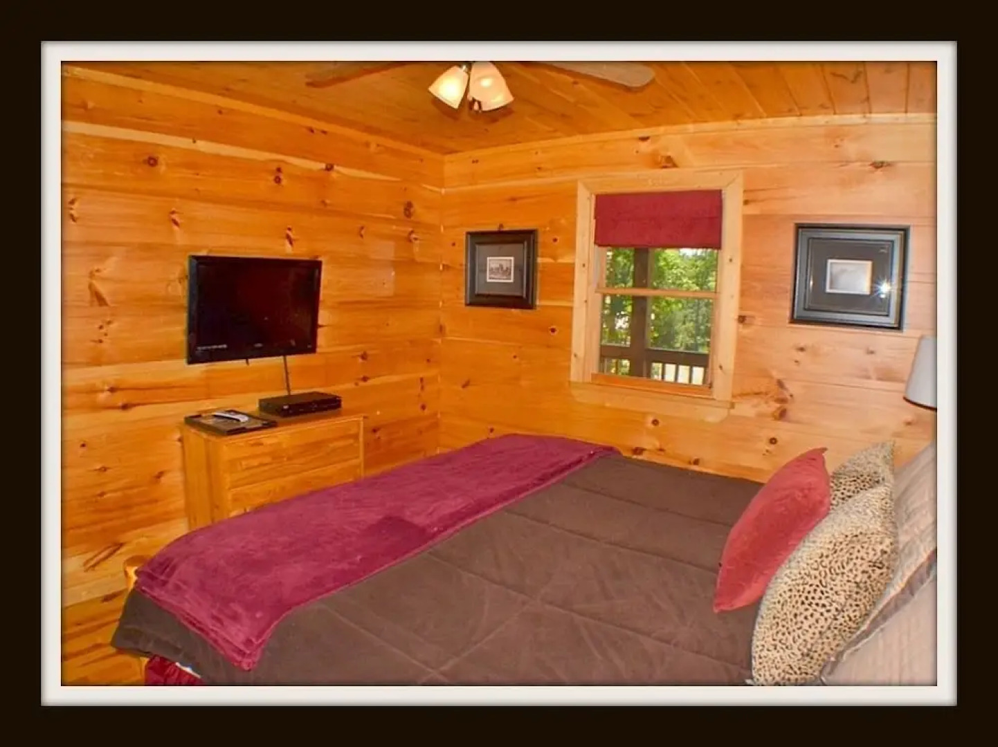 Heintooga - 2 Br cabin by RedAwning